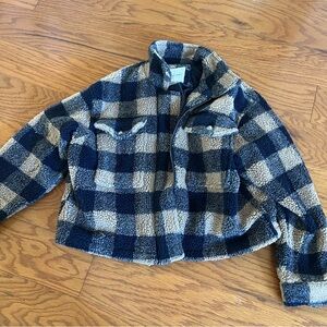 American Eagle OutfittersCream Plaid Puffer Jacket Medium M Zip Up